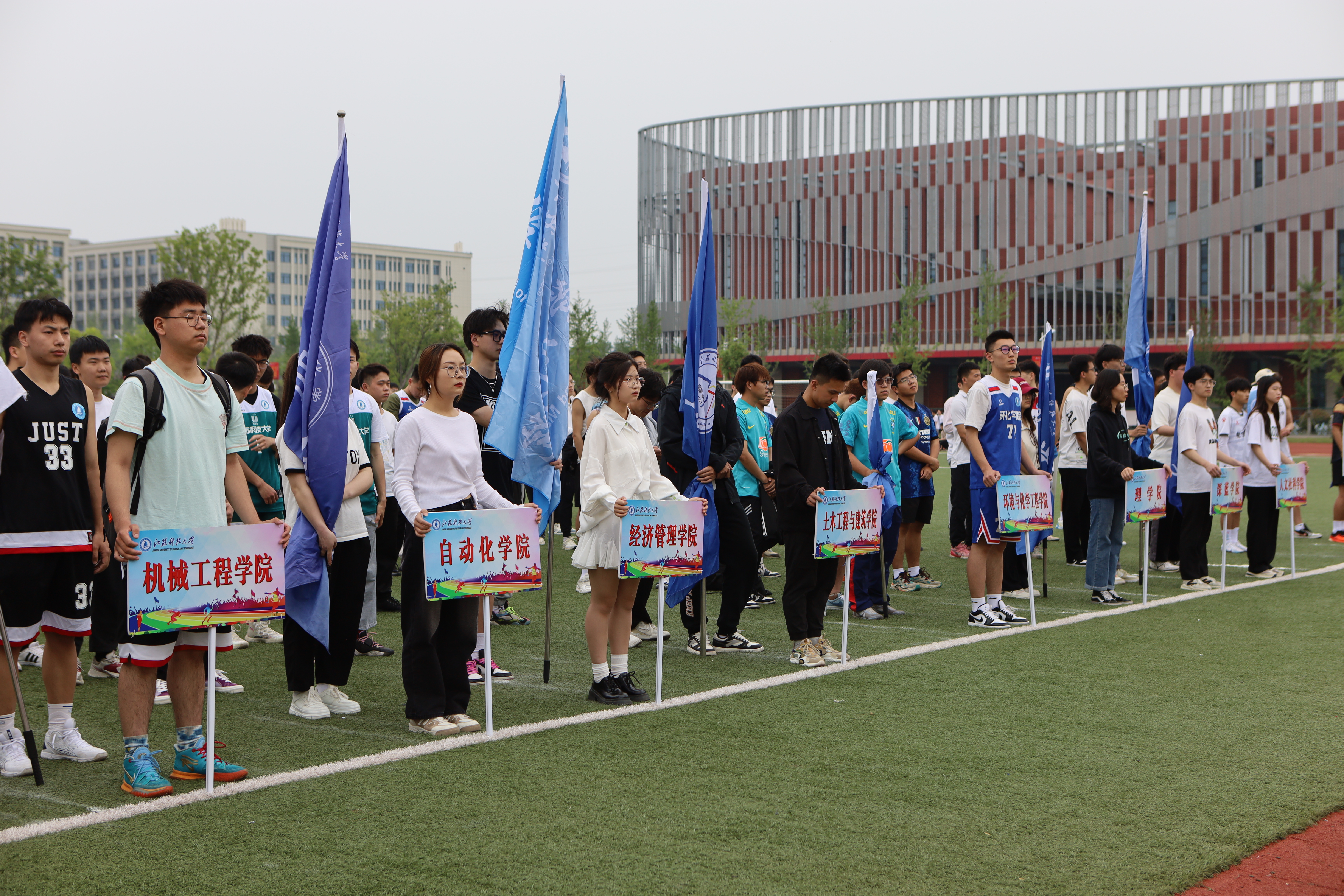 1684305614697636.jpg 参加开幕式学生照片.jpg