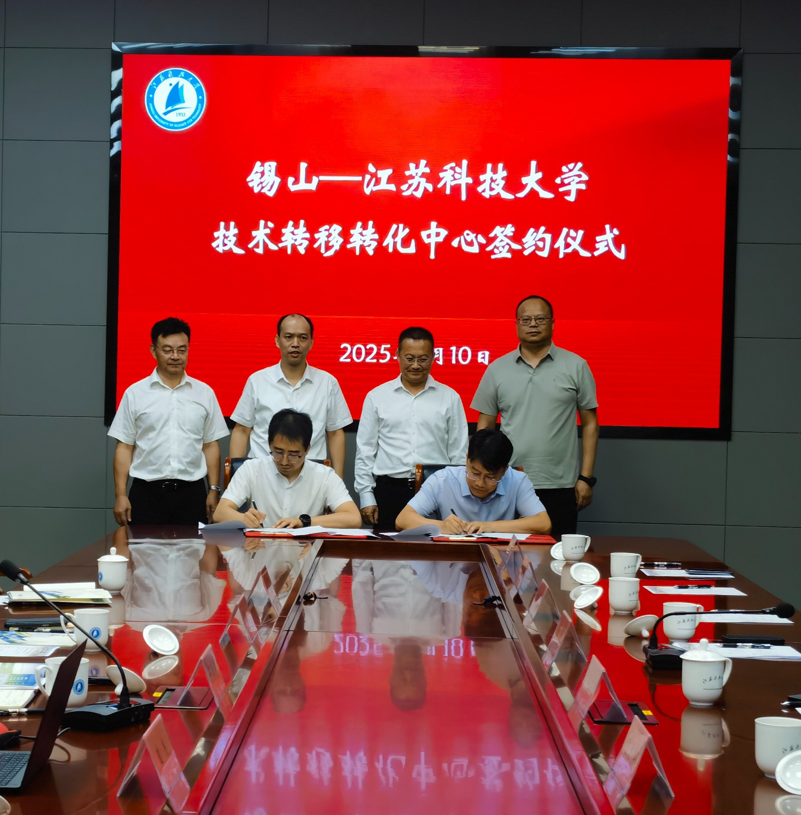 学校举行锡山与德赢AC米兰官网技术转移转化中心签约仪式4.jpg