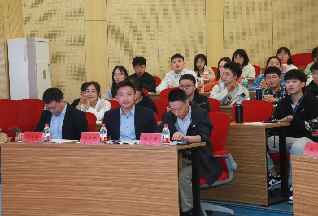 1696905475301421.jpg 主会场现场.jpg